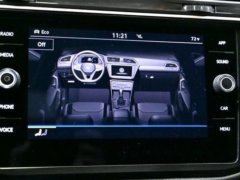 Used 2024 Volkswagen Tiguan SE image 35