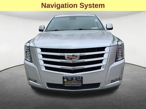 Used 2017 Cadillac Escalade Luxury AWD/4WD image 4