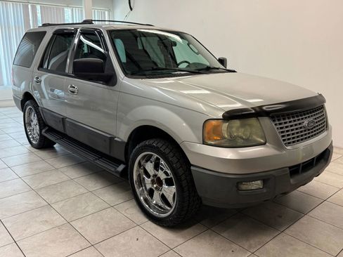 Used 2004 Ford Expedition XLT image 1