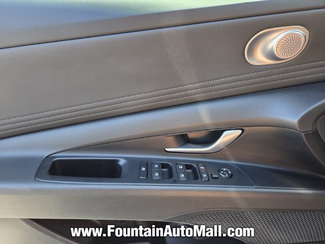 Used 2025 Hyundai Elantra Limited FWD image 17