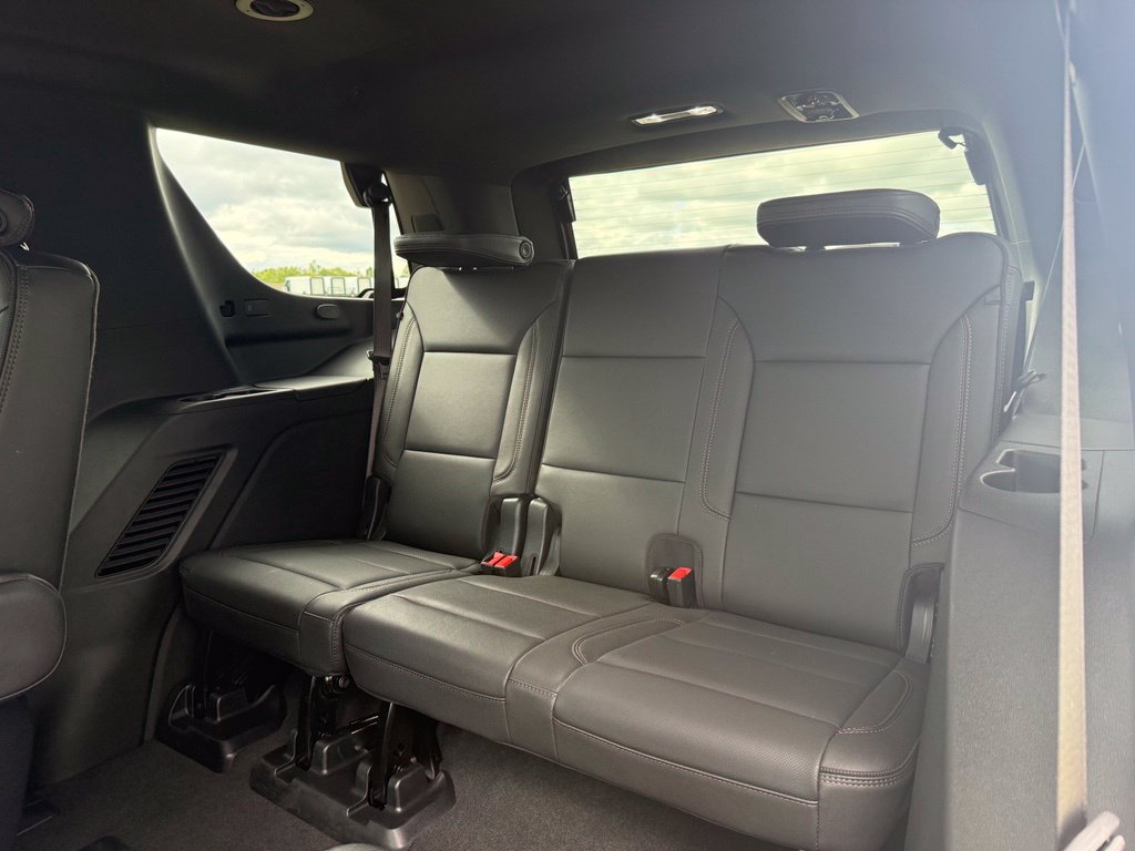 Used 2025 Chevrolet Tahoe High Country AWD/4WD image 17