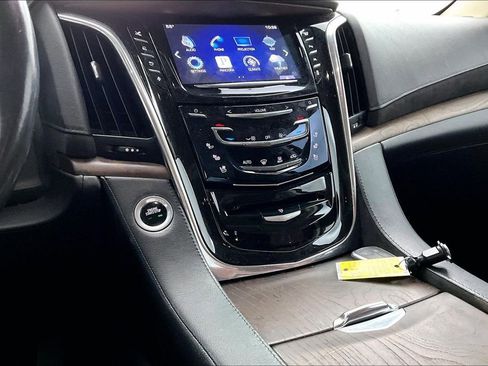 Used 2016 Cadillac Escalade Premium image 8