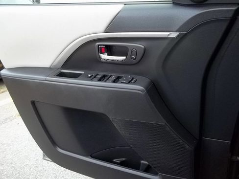 Used 2012 MAZDA MAZDA5 Grand Touring image 13