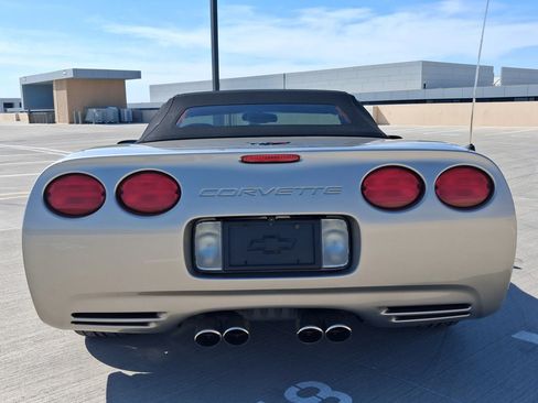 Used 2000 Chevrolet Corvette Convertible w/ Memory Pkg RWD image 9