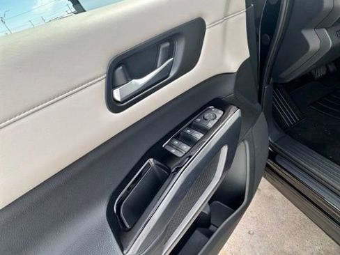Certified 2022 Nissan Pathfinder SL w/ SL Premium Package FWD image 24