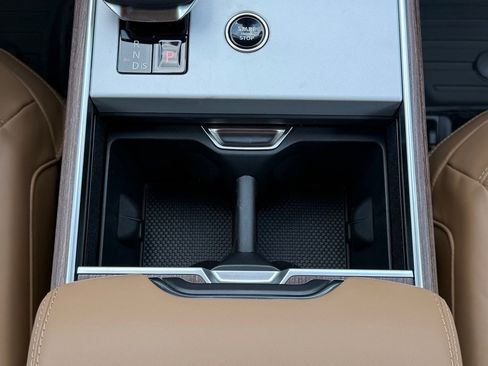 New 2025 Land Rover Range Rover SE image 21