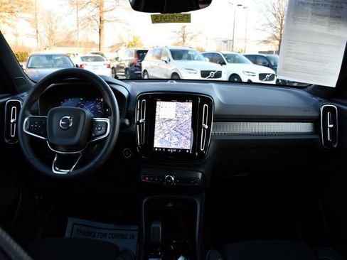 Certified 2025 Volvo XC40 B5 Plus image 18