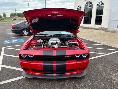 Used 2017 Dodge Challenger SRT Hellcat RWD image 5