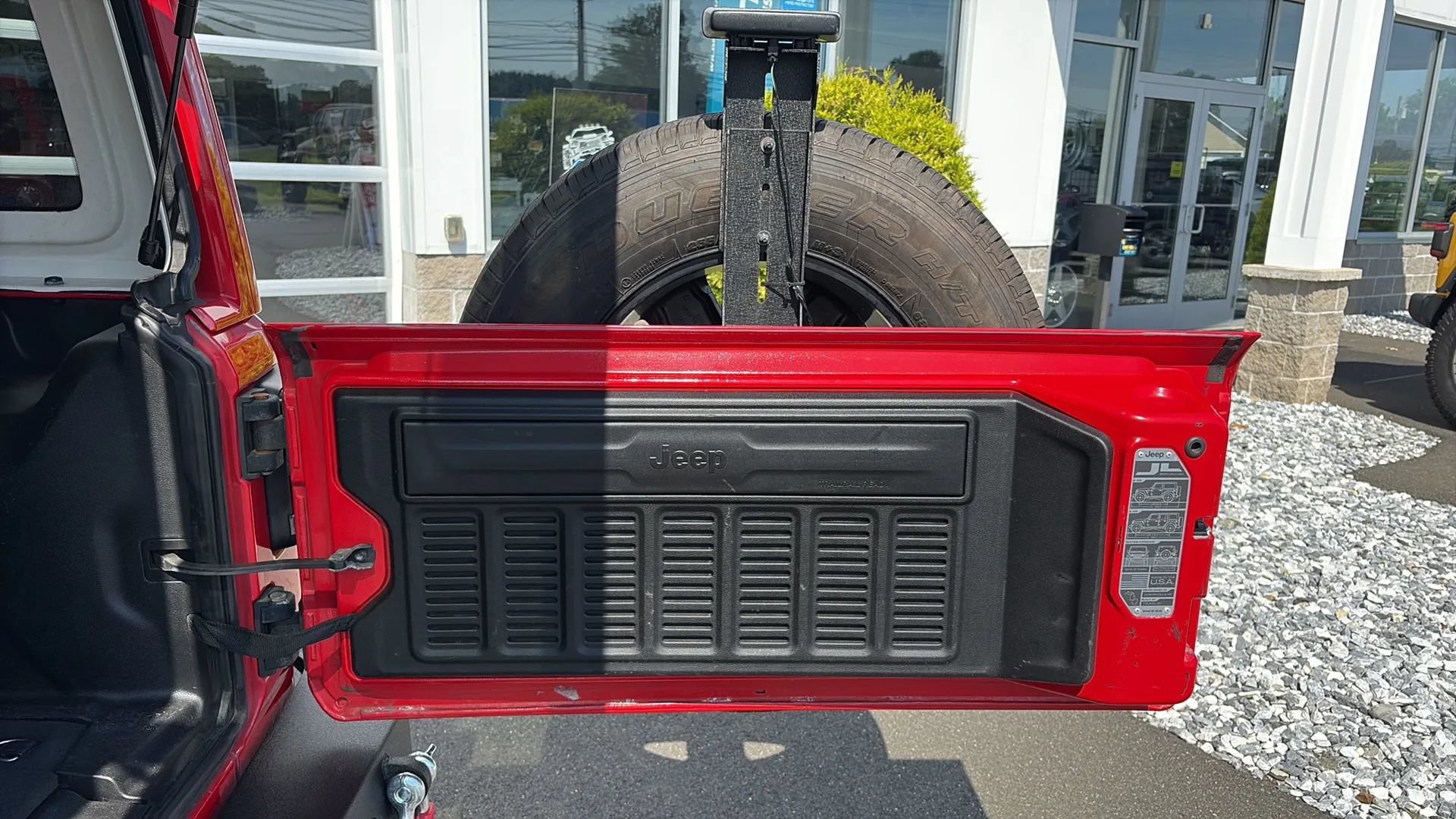 Used 2021 Jeep Wrangler Unlimited Sahara w/ Uconnect 4C Nav & Sound Group AWD/4WD image 32