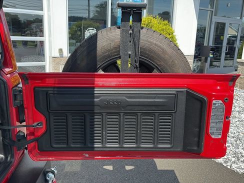 Used 2021 Jeep Wrangler Unlimited Sahara w/ Uconnect 4C Nav & Sound Group AWD/4WD image 32