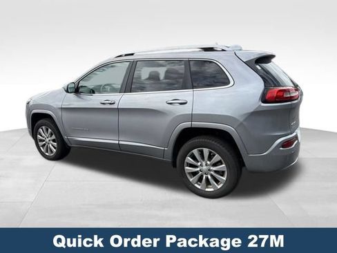 Used 2017 Jeep Cherokee Overland w/ Technology Group AWD/4WD image 5