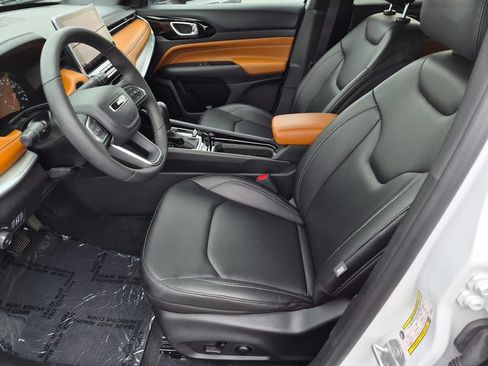 Certified 2025 Jeep Compass Limited AWD/4WD image 12