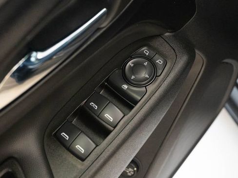 Used 2024 Chevrolet Equinox LT FWD image 19