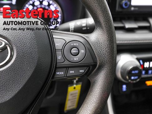 Used 2021 Toyota RAV4 LE image 16