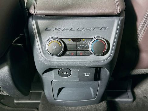 Used 2025 Ford Explorer Platinum w/ LUX Leather Package AWD/4WD image 26
