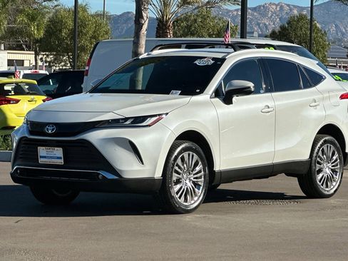 Used 2024 Toyota Venza XLE image 8