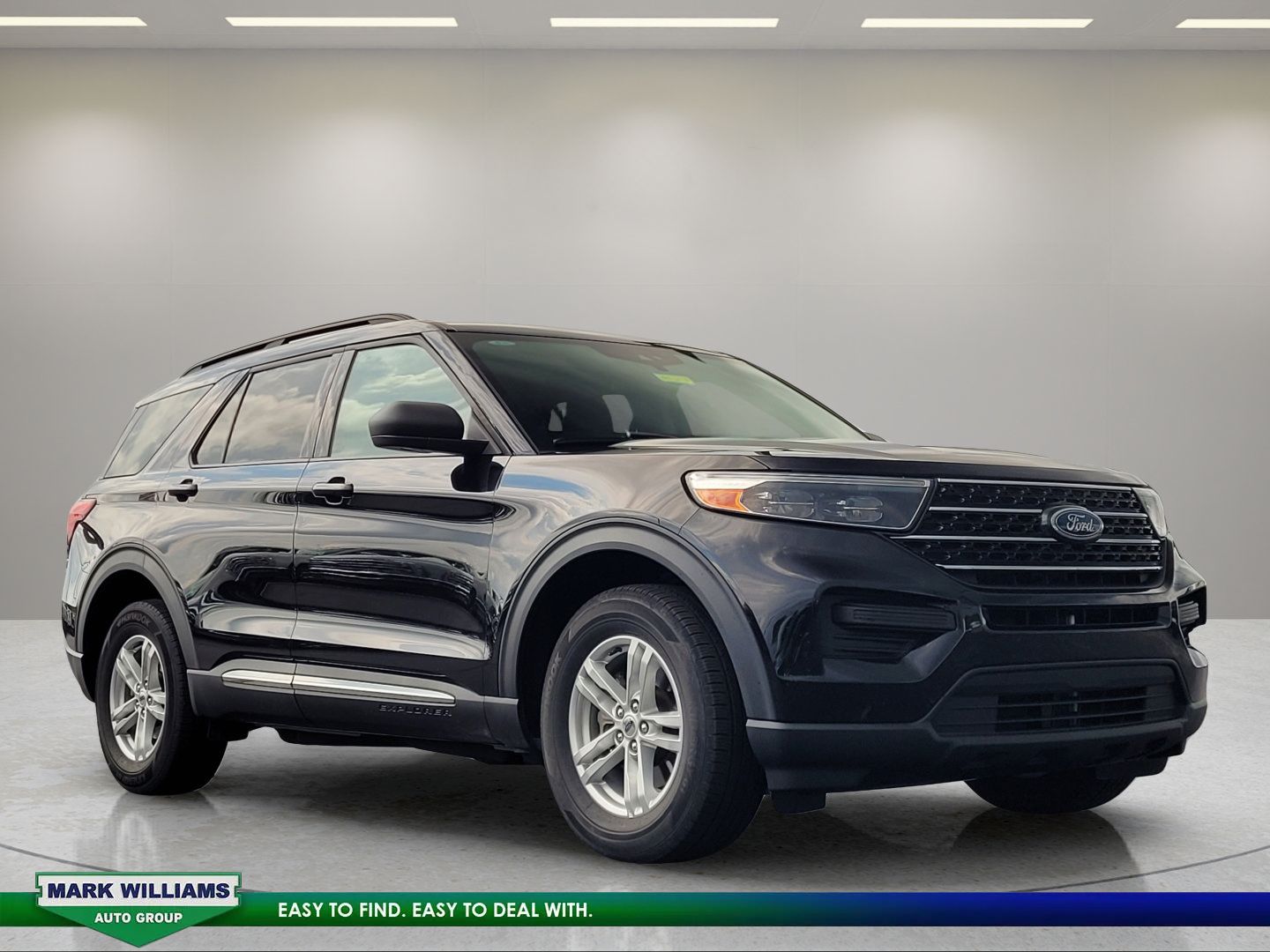 Used 2024 Ford Explorer XLT AWD/4WD image 1
