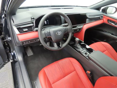 Used 2025 Toyota Camry XSE image 9