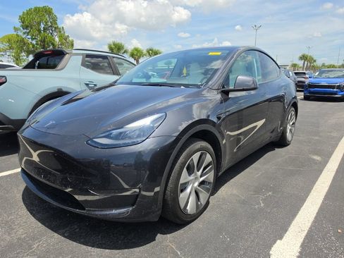Used 2024 Tesla Model Y 2WD image 4
