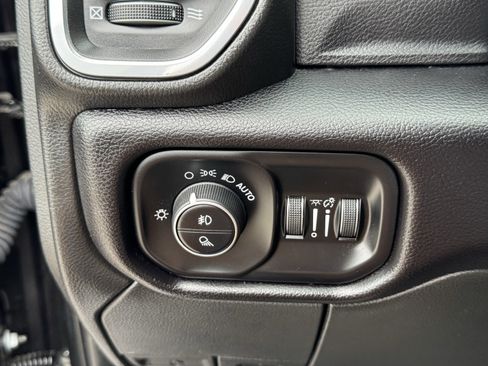 Used 2025 RAM 2500 Laramie AWD/4WD image 24