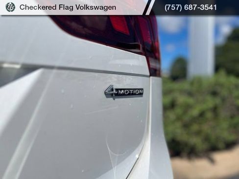 Used 2024 Volkswagen Tiguan SE R-Line AWD/4WD image 11