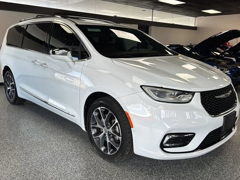 Used 2021 Chrysler Pacifica Limited w/ Uconnect Theater Family Group AWD/4WD image 7