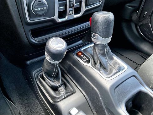 Used 2020 Jeep Wrangler Unlimited Sahara AWD/4WD image 27