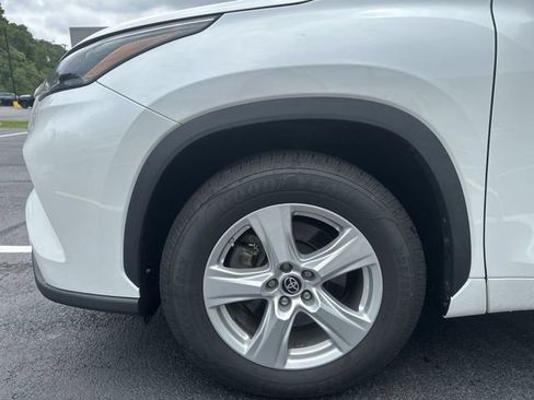 Used 2023 Toyota Highlander LE FWD image 20