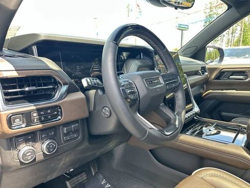 Certified 2025 GMC Yukon Denali Ultimate AWD/4WD image 10