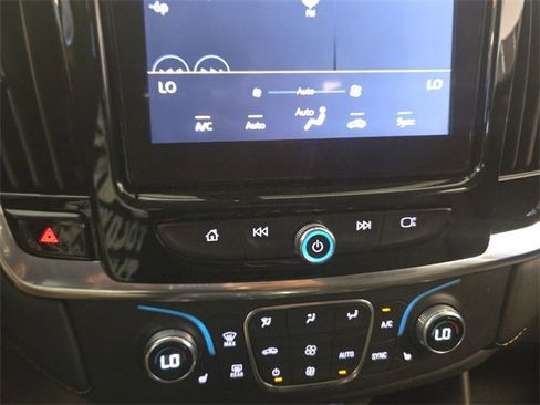 Used 2021 Chevrolet Traverse LT image 18