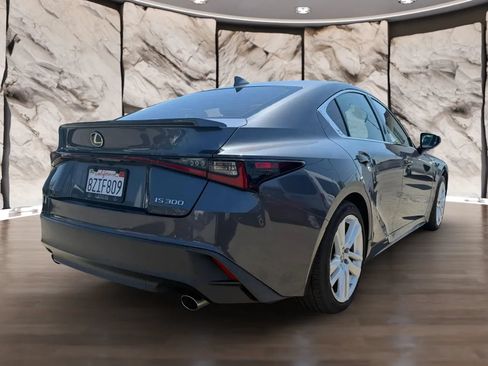 Used 2022 Lexus IS 300 RWD image 6