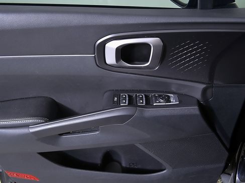 Used 2022 Kia Sorento S FWD image 15