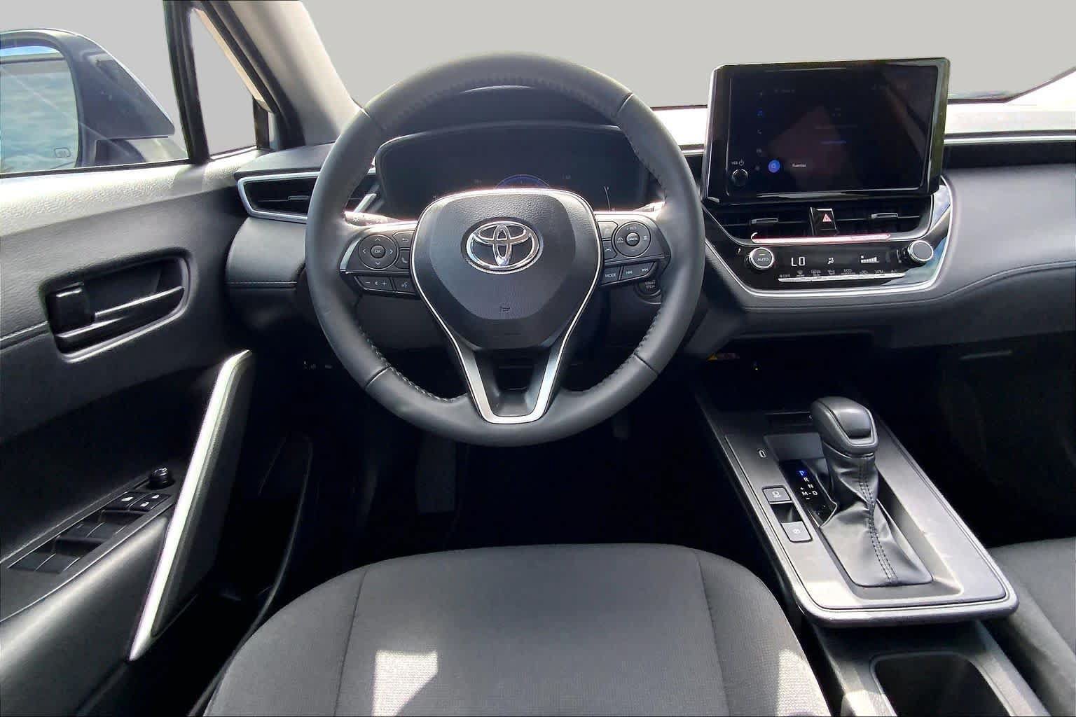 Used 2026 Toyota Corolla Cross LE FWD image 6