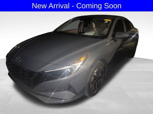 Used 2023 Hyundai Elantra SEL w/ Convenience Package image 2