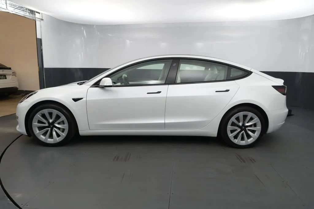 Used 2022 Tesla Model 3 Long Range AWD/4WD image 2