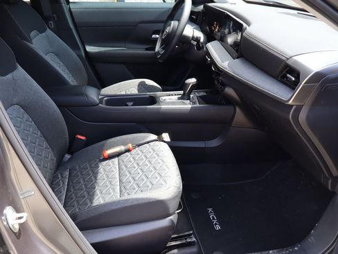 Used 2026 Nissan Kicks SV FWD image 16