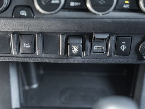 Used 2021 Toyota Tacoma TRD Off-Road AWD/4WD image 36