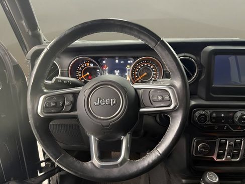 Used 2018 Jeep Wrangler Unlimited Sahara w/ Dual Top Group AWD/4WD image 34