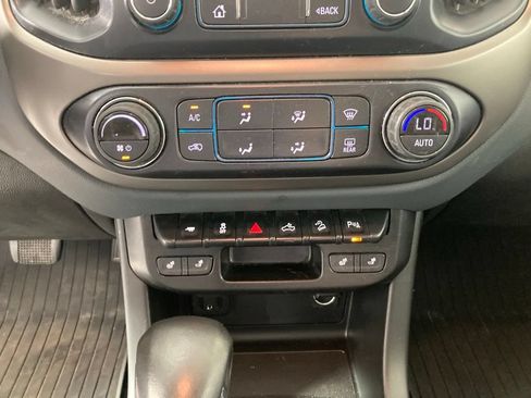 Used 2022 Chevrolet Colorado Z71 w/ Z71 Midnight Edition AWD/4WD image 10