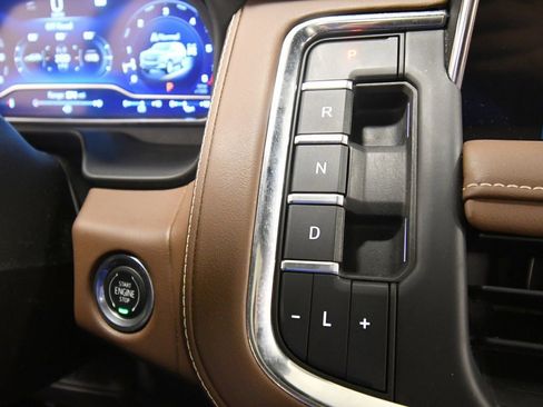 Used 2023 Chevrolet Suburban High Country image 24