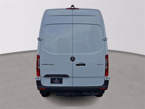 Used 2025 Mercedes-Benz Sprinter 2500 image 5