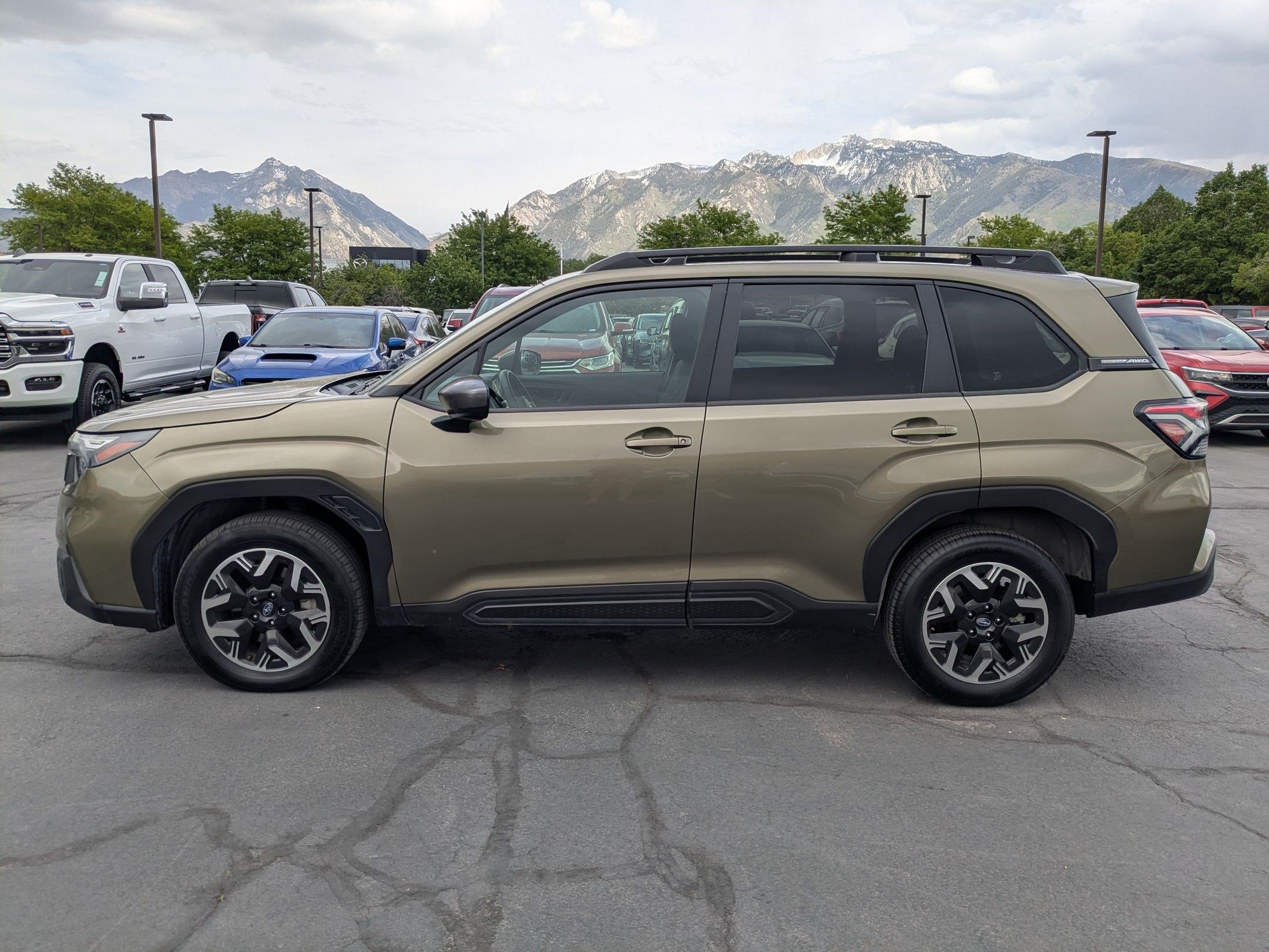 Used 2025 Subaru Forester Premium AWD/4WD image 10