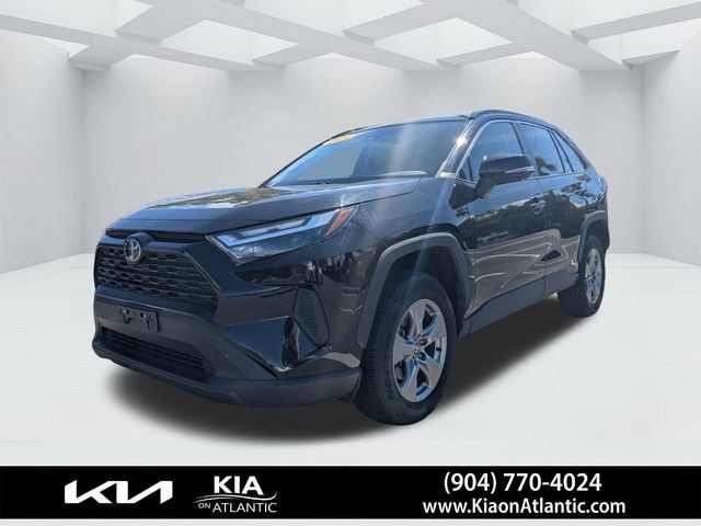 Used 2024 Toyota RAV4 XLE FWD image 7