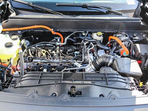 New 2025 Ford Maverick XL image 28