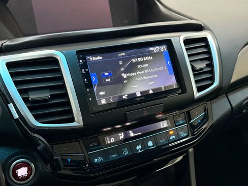 Used 2017 Honda Accord EX-L image 21