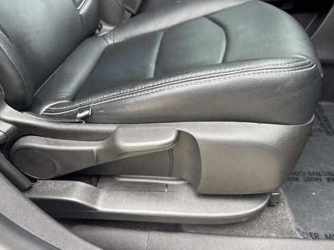 Used 2022 GMC Terrain SLE w/ Driver Convenience Package image 13