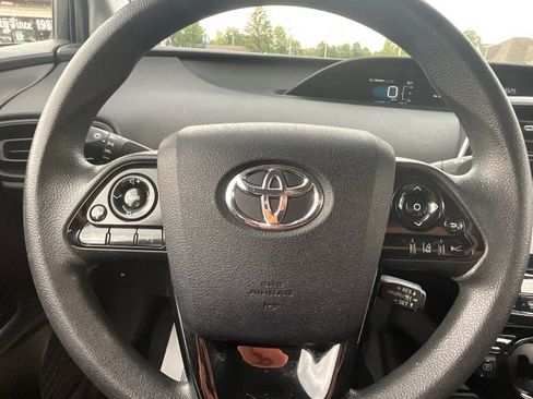 Used 2020 Toyota Prius L Eco FWD image 13