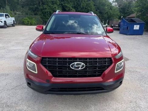 Used 2023 Hyundai Venue Limited w/ Cargo Package FWD image 3