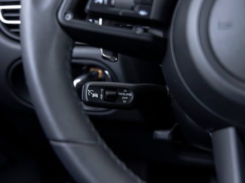 Certified 2026 Porsche Macan AWD/4WD image 32