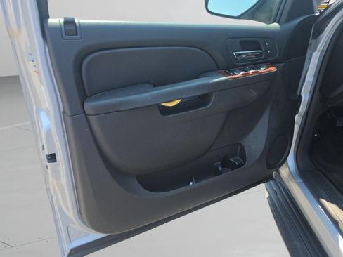 Used 2014 Chevrolet Tahoe LT RWD image 12